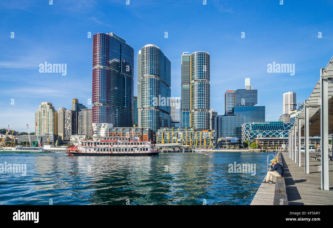 Australia, Nuovo Galles del Sud, Sydney Darling Harbour, vista del molo di Barangaroo torri internazionale dal Sydney Wharf Boardwalk Foto Stock