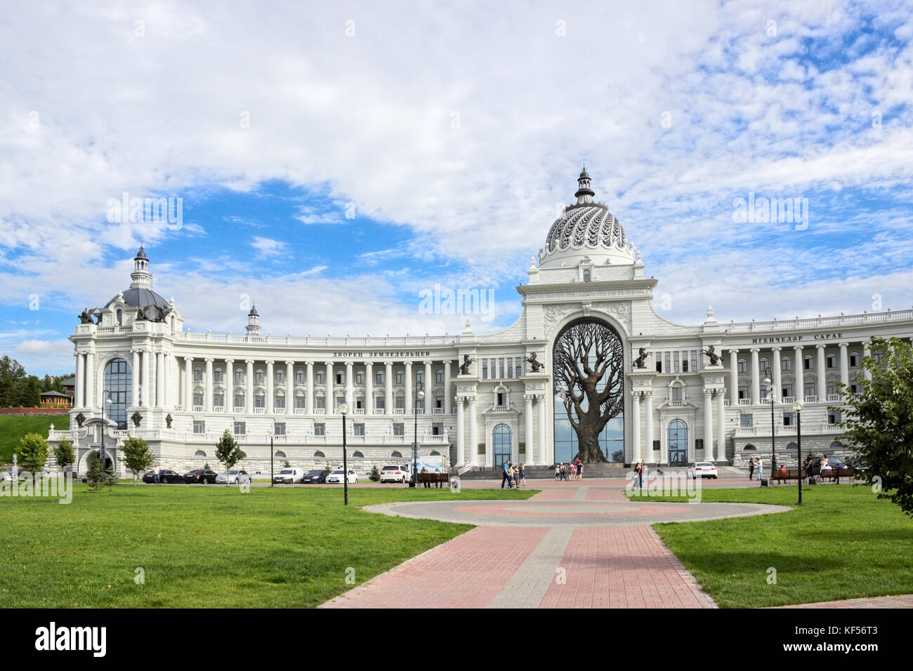 KAZAN, il Tatarstan, RUSSIA-CIRCA JUN, 2017: gli agricoltori palazzo con cortile. Situato sulla Piazza del Palazzo. Ministero dell'agricoltura e cibo o Foto Stock
