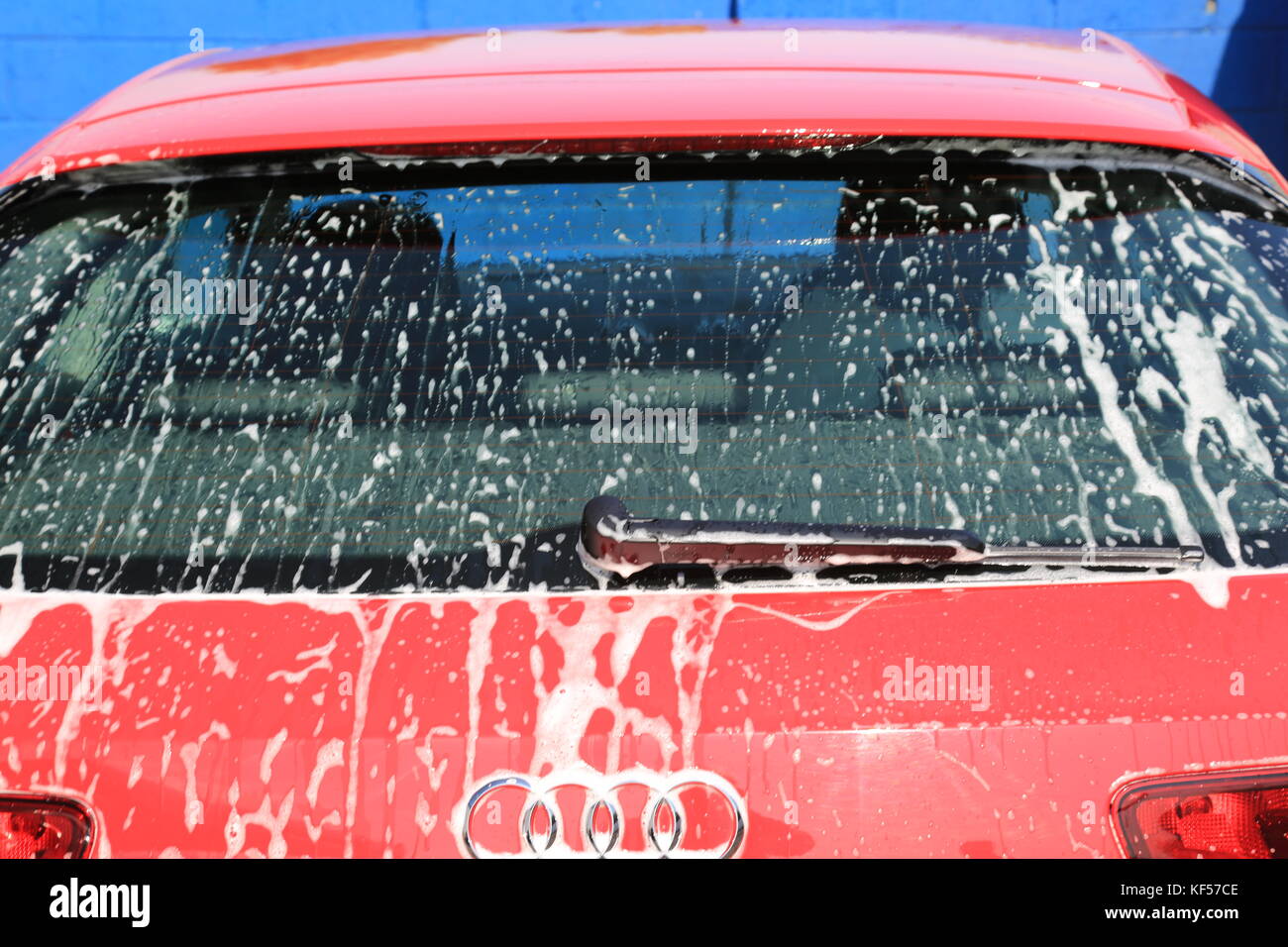 Audi auto rossa con sughero piastra di registrazione Foto Stock