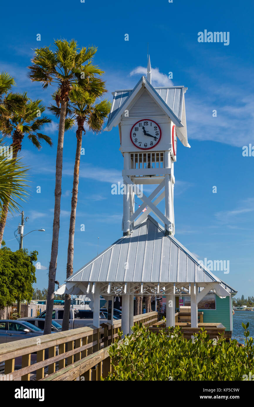 Bridge Street Pier e la torre dell orologio su Anna Maria Island in Bradenton Beach Florida Foto Stock