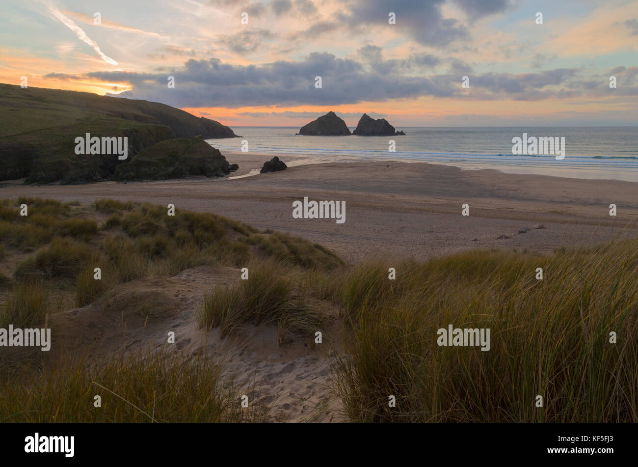 Sunset over Holywell Bay a nord cornwallsandy beach Foto Stock