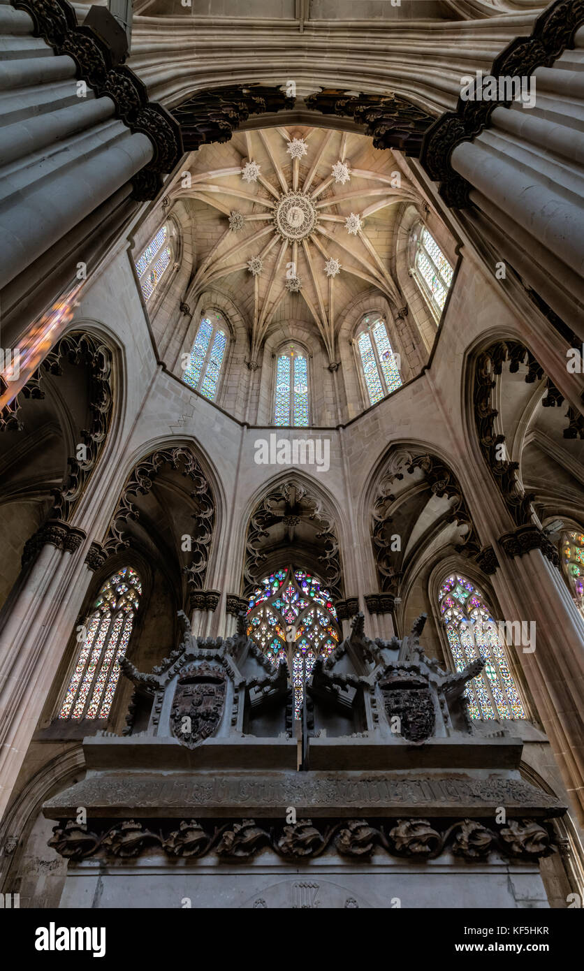 La decorazione del soffitto nel Monastero di Batalha, un primo esempio di architettura gotica Portoghese, patrimonio mondiale dell UNESCO Foto Stock