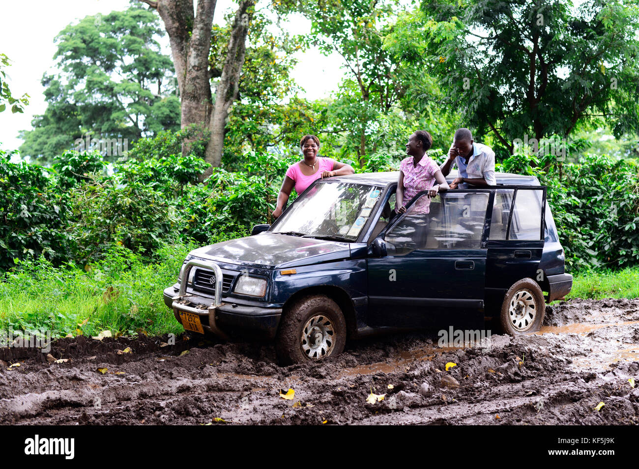 Bloccato in un fangoso strada africana. Foto Stock