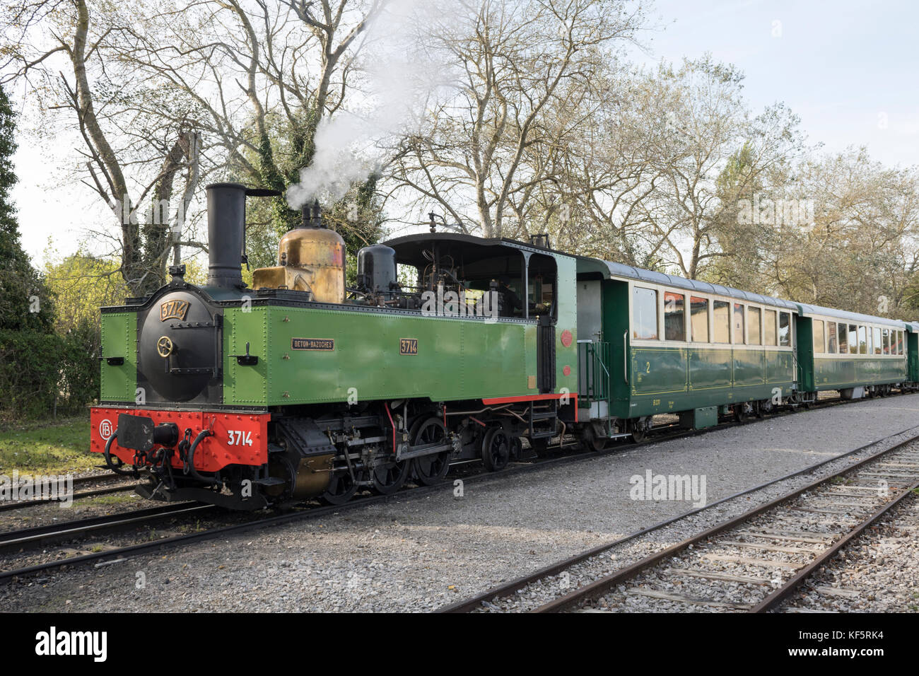 Baia della Somme, Ferroviaria Picardia Francia. Bolina a vapore treno a Le Crotoy Foto Stock