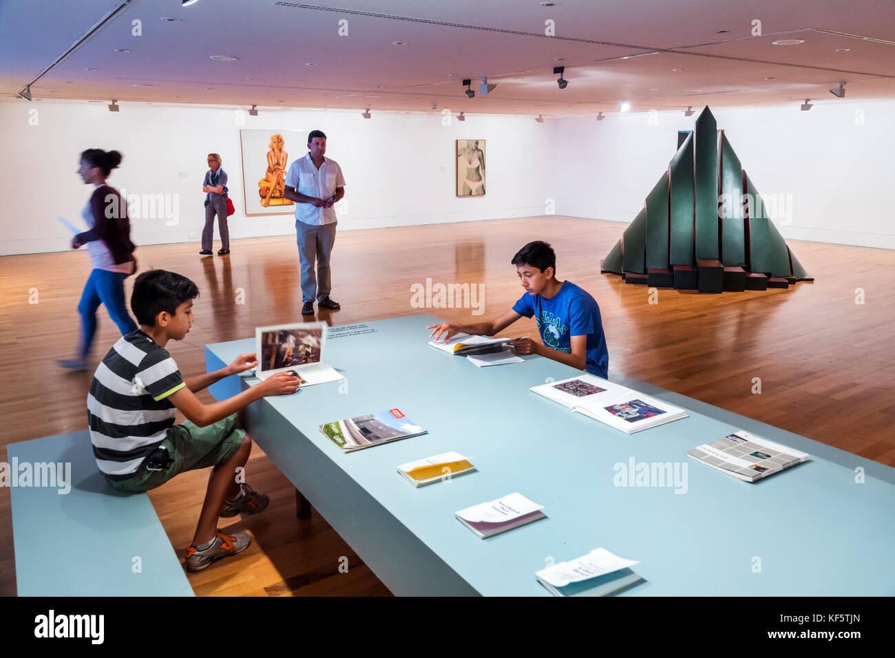 Lisbona Portogallo,Belem,Centro Cultural de Belem,Museu Colecao Berardo,Collezione Berardo,contemporanea,moderna,arte,museo,scultura,mostra co Foto Stock