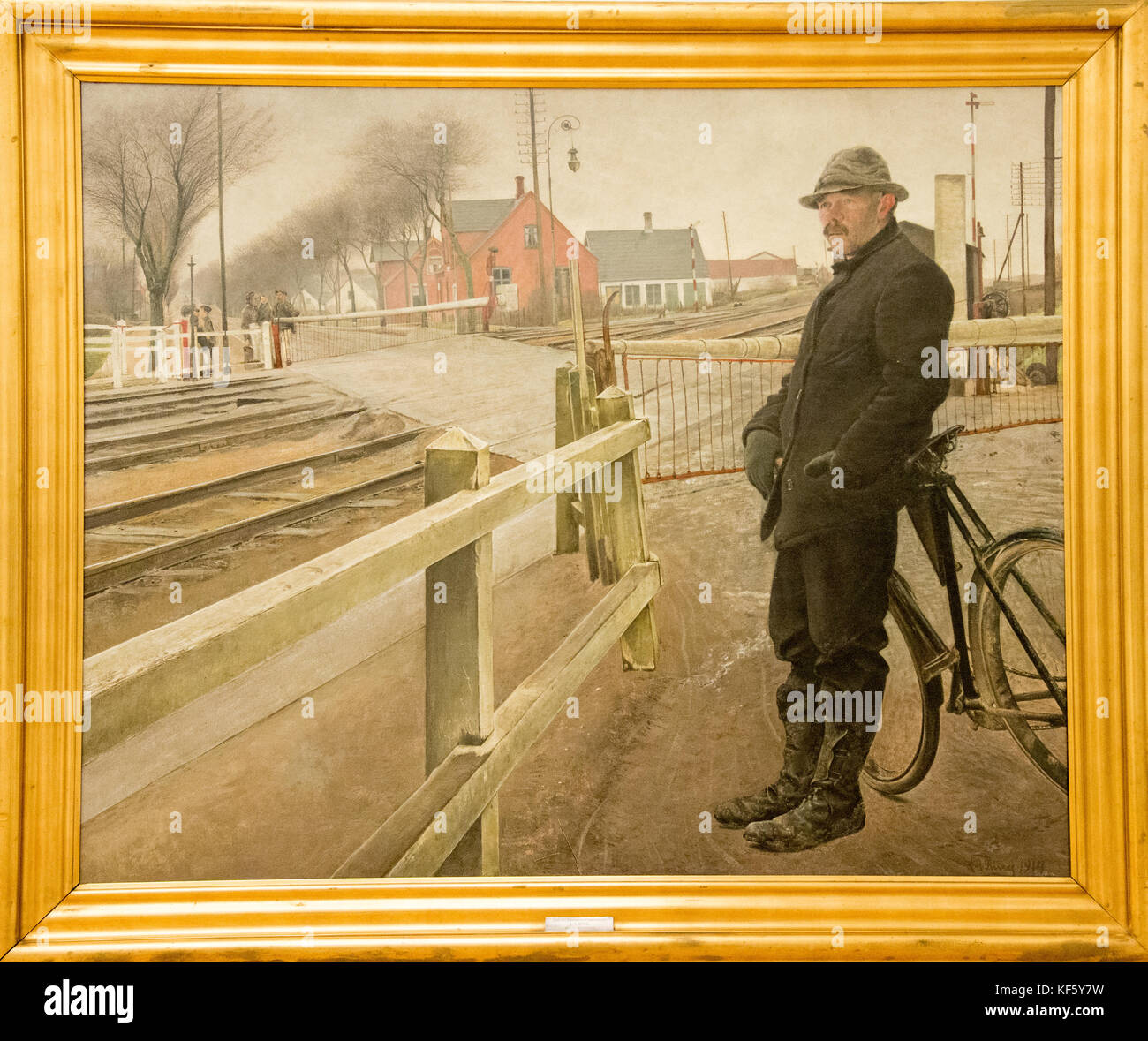 'Attesa per il treno. levelcrossing da Roskilde Autostrada " da Laurits Andersen Ring Foto Stock