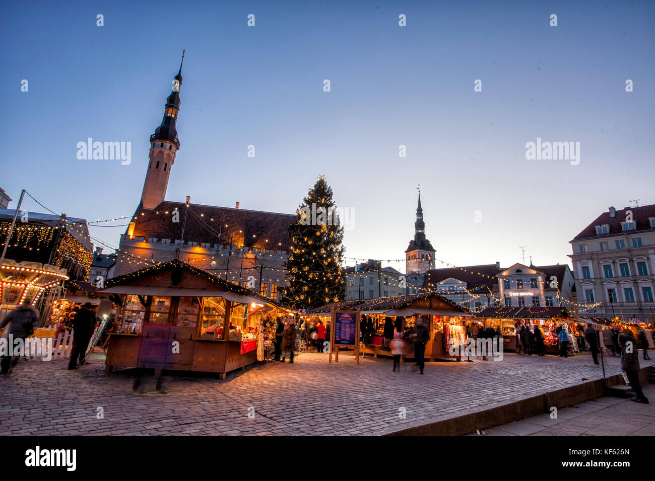Tradizionale mercatino di Natale nella città vecchia di Tallinn. Foto Stock