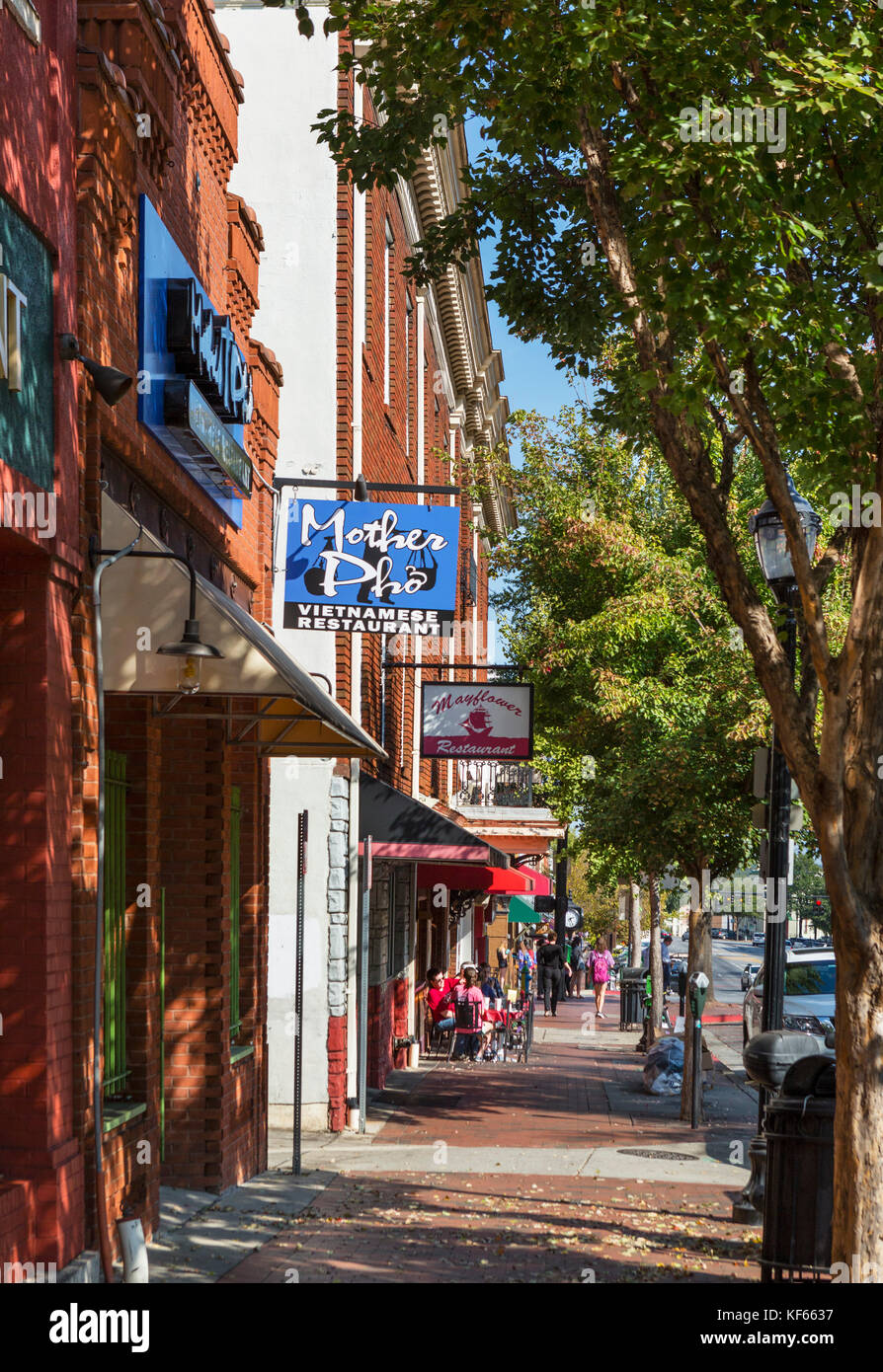 Ristoranti su East Broad Street nel centro di Atene, Georgia, Stati Uniti d'America. Foto Stock