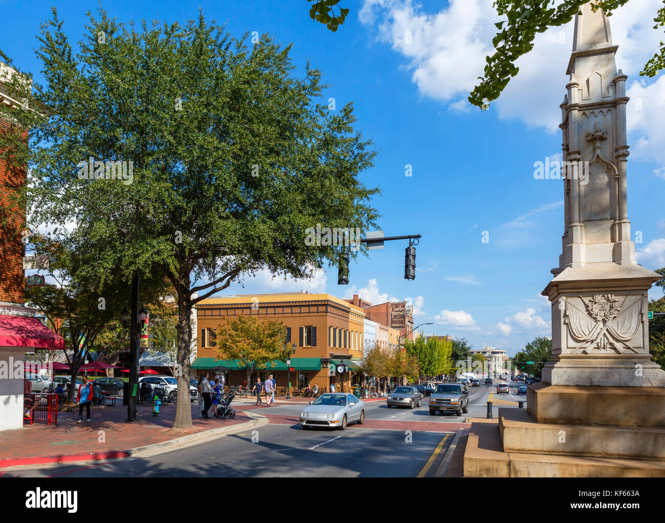 Guerra confederate memorial su East Broad Street nel centro di Atene, Georgia, Stati Uniti d'America. Foto Stock