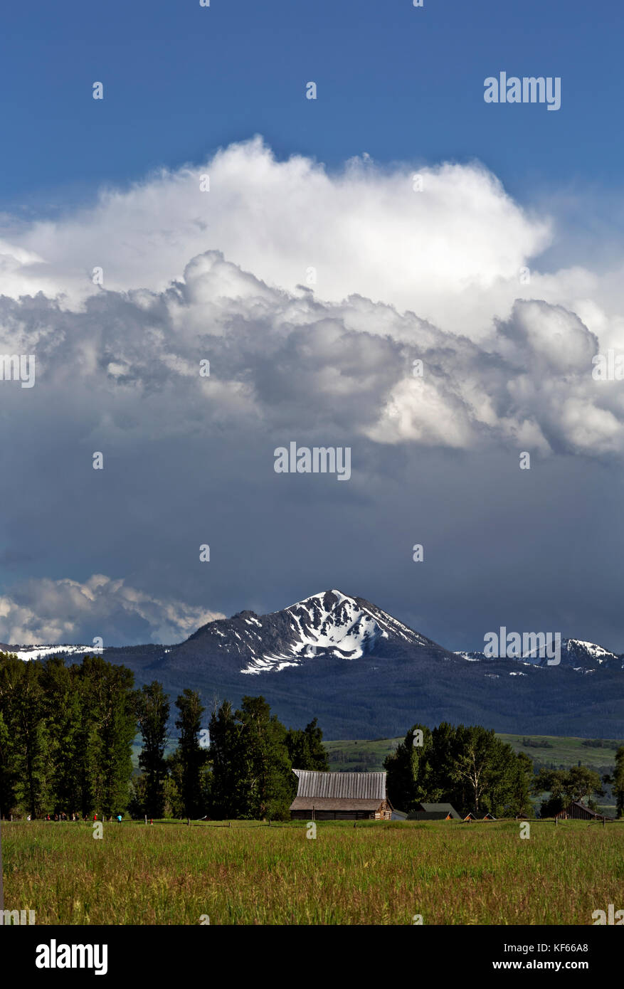 .Wyoming - pomeriggio la formazione di nubi su Antelope Flats, visto dalla fila di mormoni sul parco nazionale di Grand Teton. Foto Stock