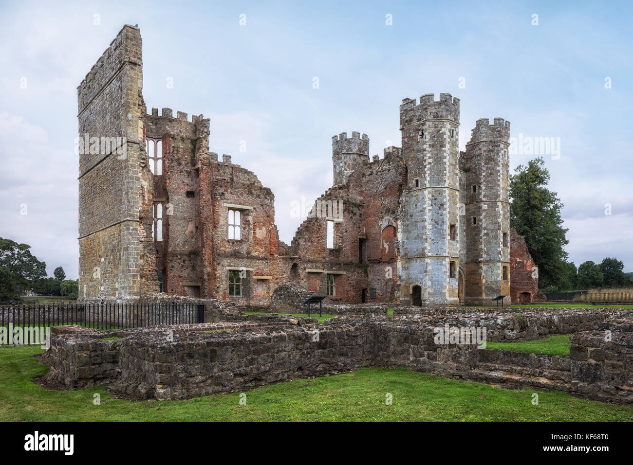 Cowdray House, Midhurst, West Sussex, Inghilterra, Regno Unito Foto Stock