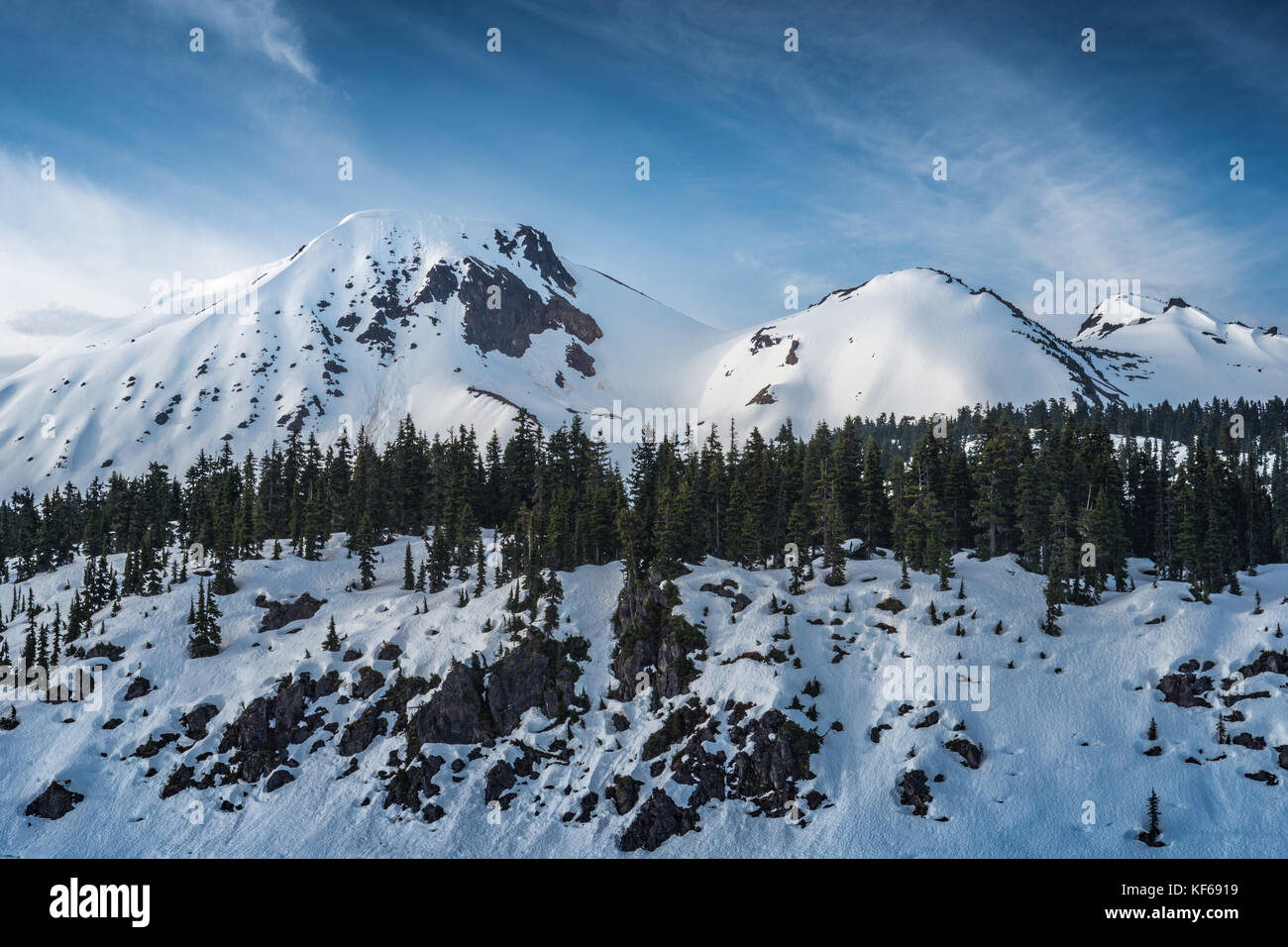 Montare il prezzo. è stata presa in giugno, da garibaldi camping lago lato. splendida vista, bei paesaggi molto periodo nevoso (2 metri di neve). Foto Stock