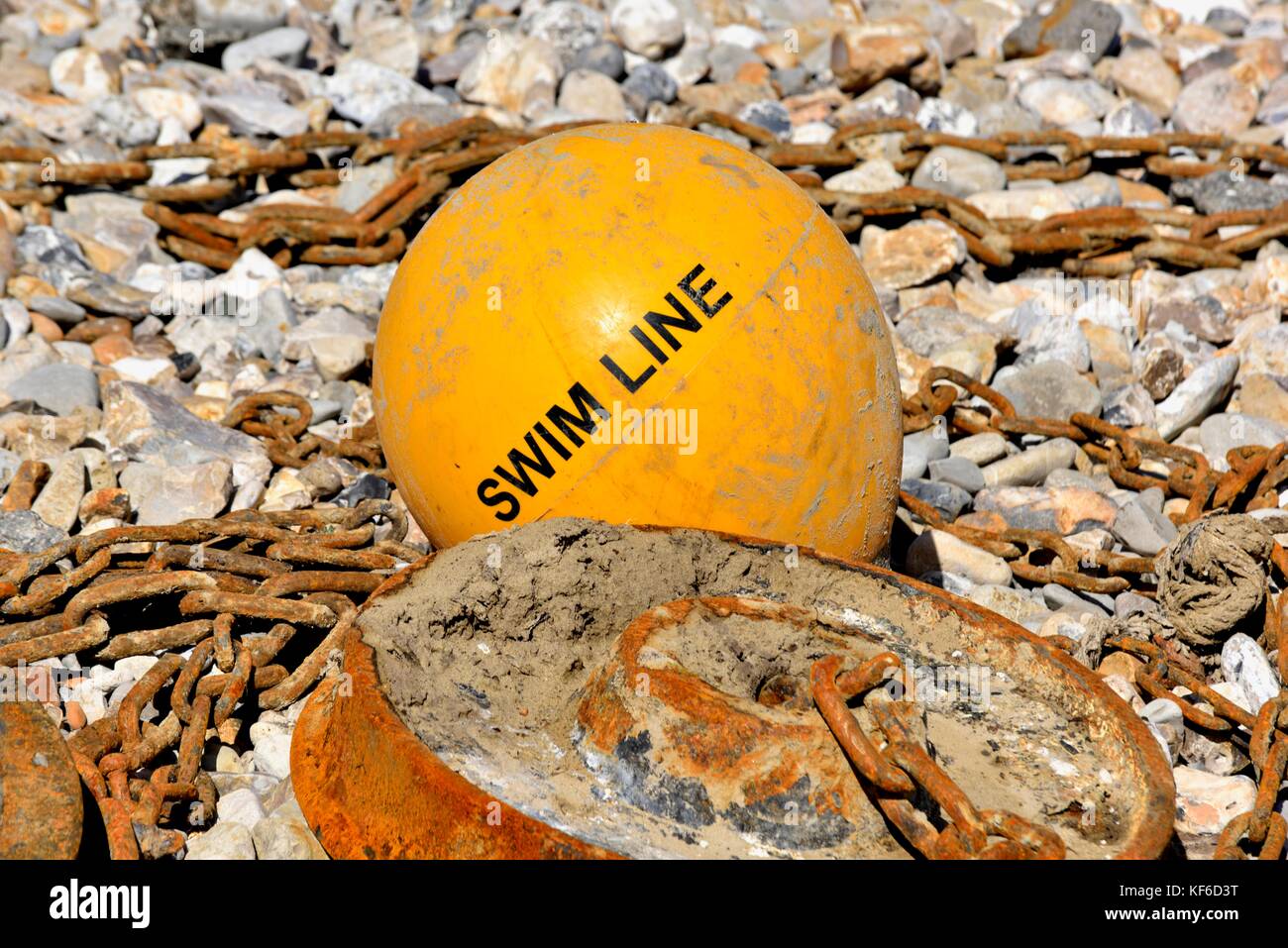 Giallo nuotare Boa di linea Foto Stock