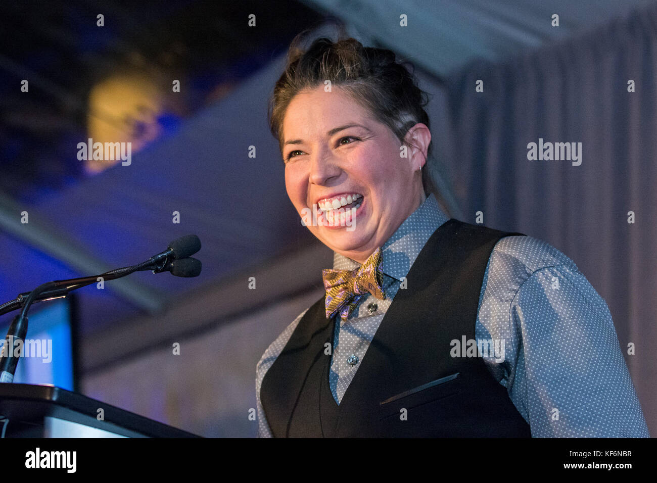 Toronto, Canada. 25 ott 2017. mi'kmaw artista ursula Johnson, vincitore del 2017 sobey art award al 2017 sobey art award gala presso l'università di Toronto ha ospitato dal museo di arte presso l'università di Toronto il 25 ottobre 2017. Credito: eximages/alamy live news Foto Stock