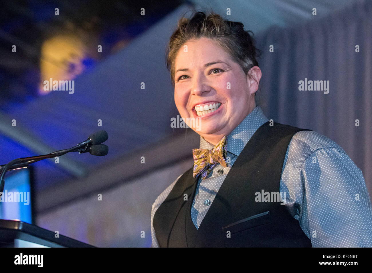 Toronto, Canada. 25 ott 2017. mi'kmaw artista ursula Johnson, vincitore del 2017 sobey art award al 2017 sobey art award gala presso l'università di Toronto ha ospitato dal museo di arte presso l'università di Toronto il 25 ottobre 2017. Credito: eximages/alamy live news Foto Stock