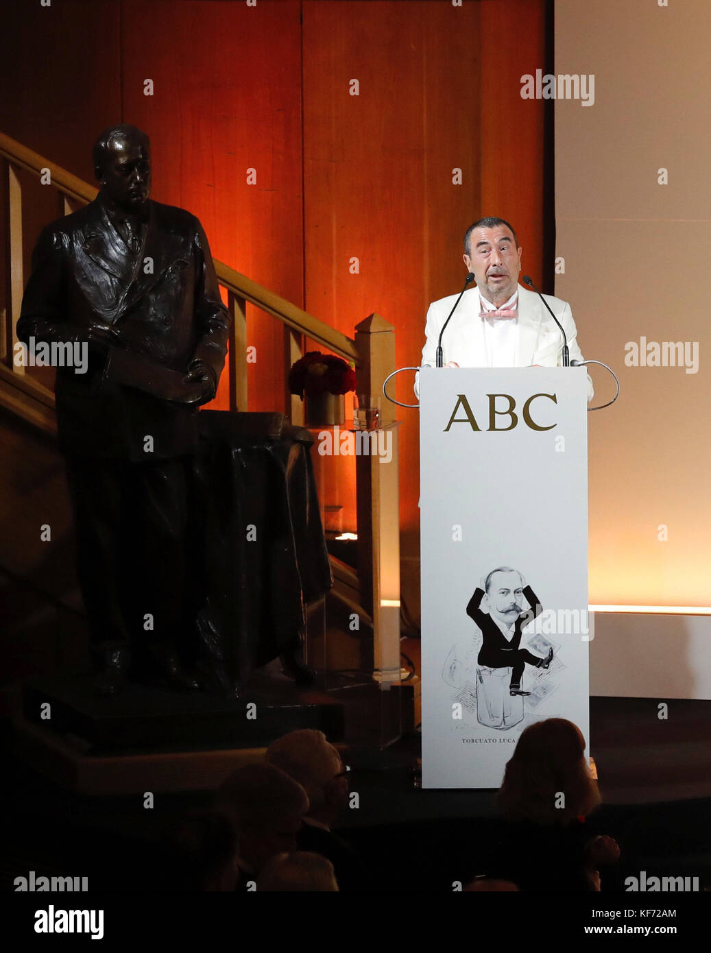 Madrid, Spagna. 26 ottobre 2017. Jose Luis Garci durante gli ' ABC Awards : Mariano de Cavia, Luca de Tena e Mingote 2016 ' a Madrid giovedì 26 ottobre 2017. Crediti: Gtres Información más Comuniación on line, S.L./Alamy Live News Foto Stock