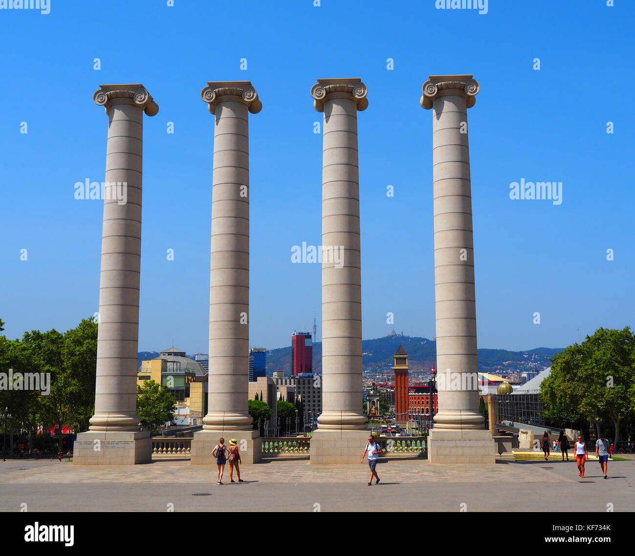 Vista delle quattro colonne a Montjuic - Barcelona, Spagna Foto Stock