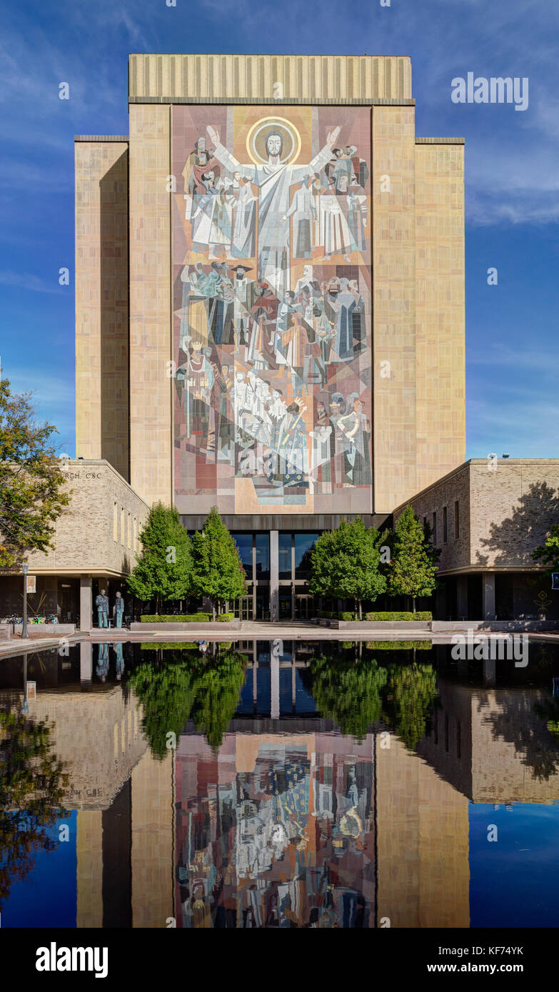 La cattedrale di Notre Dame, IN/USA - Ottobre 19, 2017: parola di vita murale, comunemente denominato "Touchdown Gesù' nel campus dell Università di Notre Dame. Foto Stock
