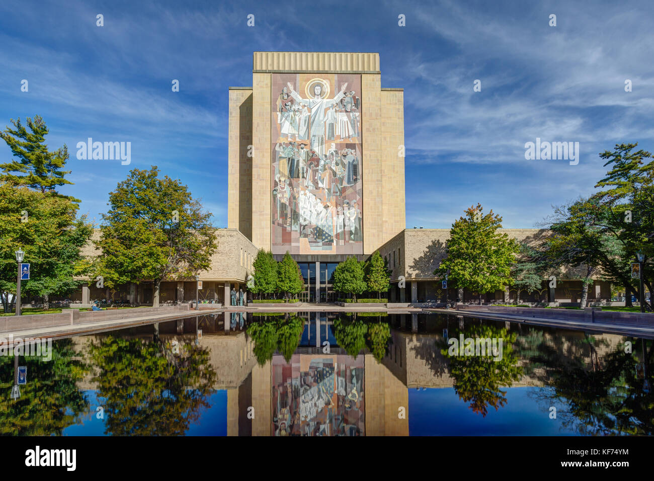 La cattedrale di Notre Dame, IN/USA - Ottobre 19, 2017: parola di vita murale, comunemente denominato "Touchdown Gesù' nel campus dell Università di Notre Dame. Foto Stock