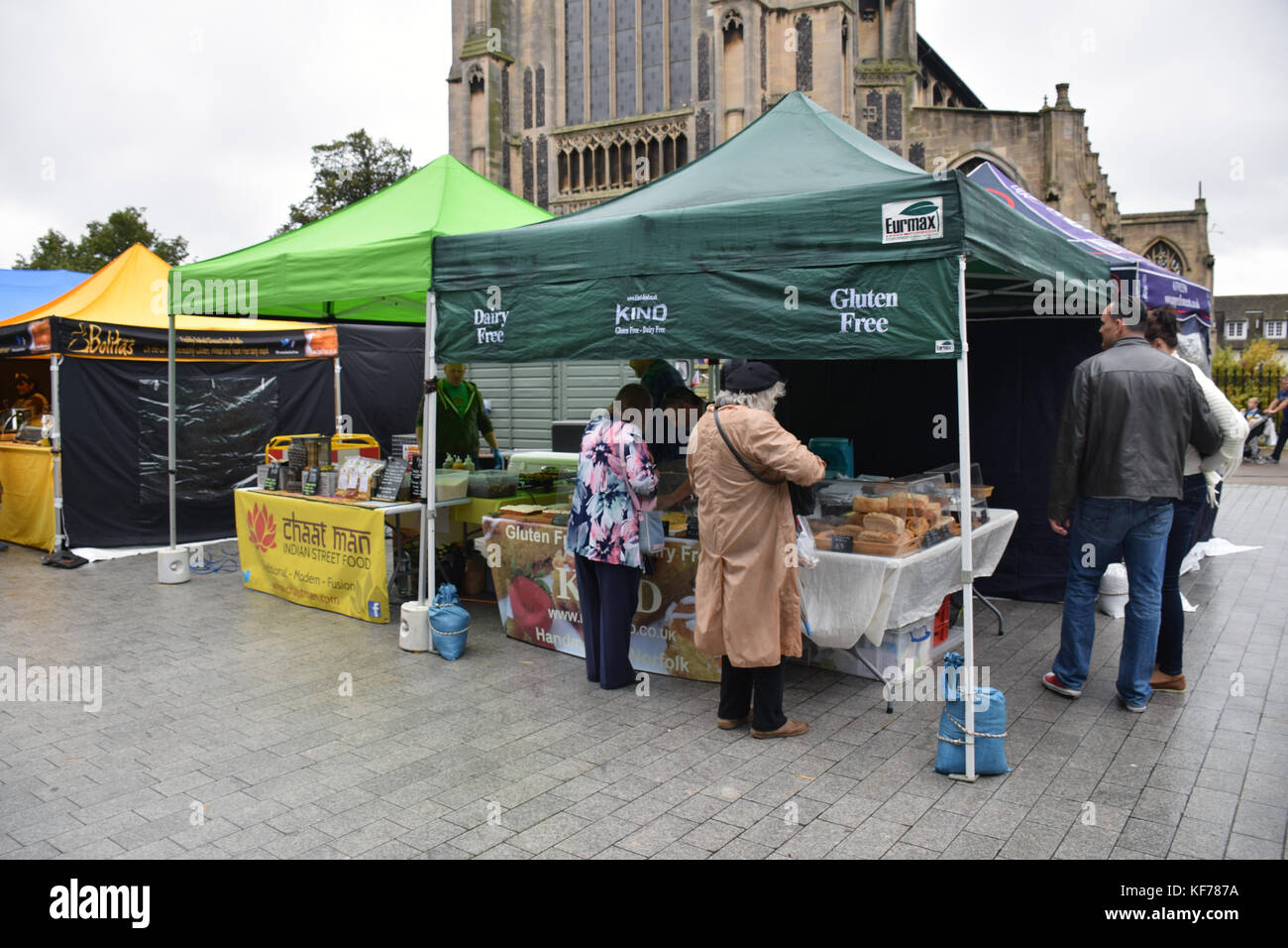 Prodotti senza glutine giusto al di fuori del Forum, Norwich, Ottobre 2017 Foto Stock