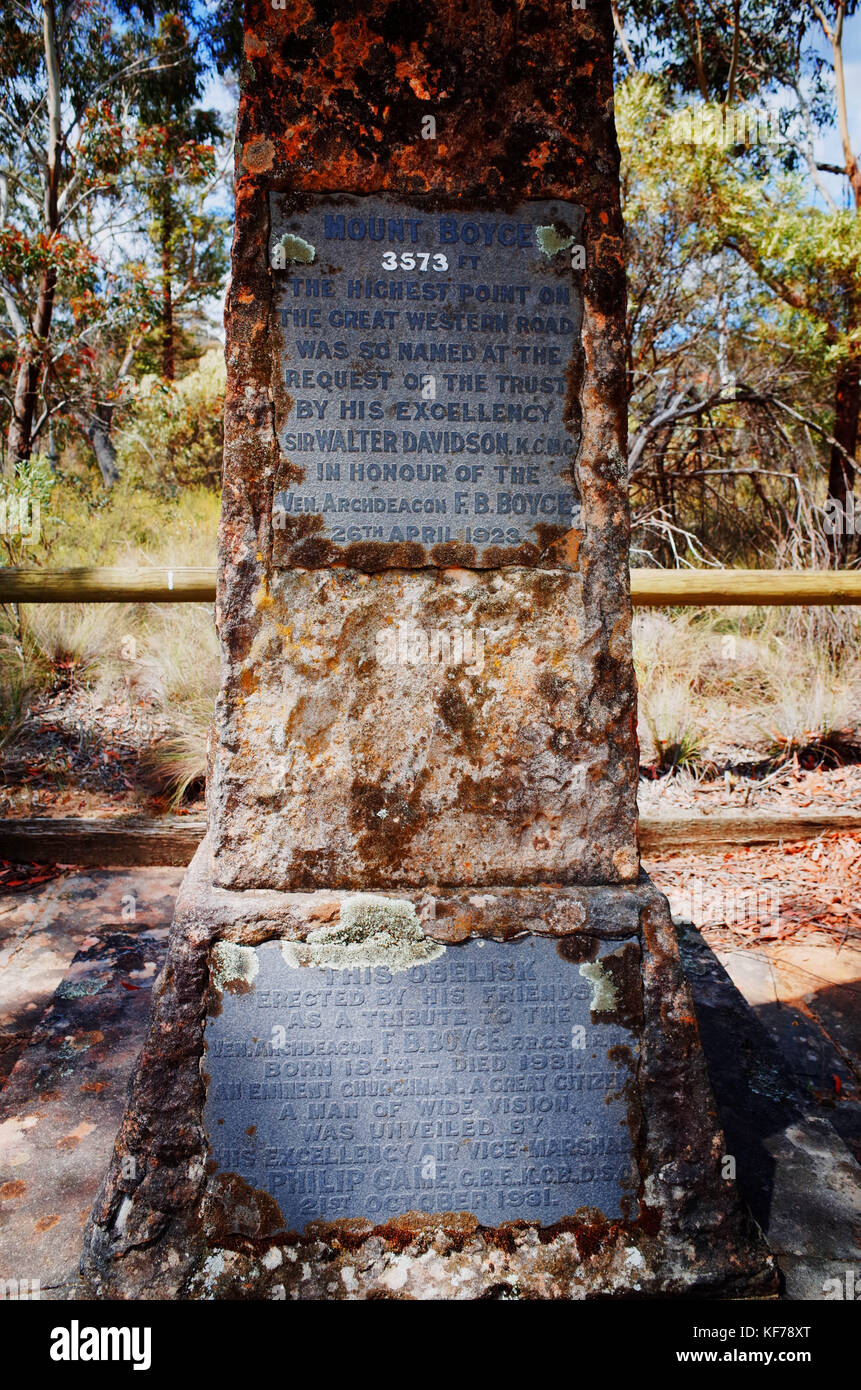 Montare boyce lookout, Blue Mountains, Australia, 25 ottobre 2017: mount boyce obelisco in corrispondenza del punto più alto sulla Great Western Road, in onore di f.b Foto Stock