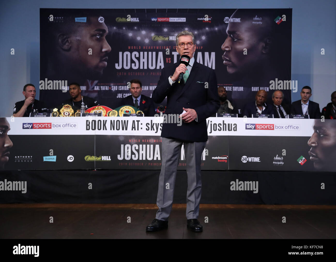 Il ring announcer Michael buffer durante la conferenza stampa al National Museum Cardiff. PREMERE ASSOCIAZIONE foto. Data foto: Giovedì 26 ottobre 2017. Guarda la storia di PA BOXING Joshua. Il credito fotografico dovrebbe essere: Nick Potts/PA Wire Foto Stock