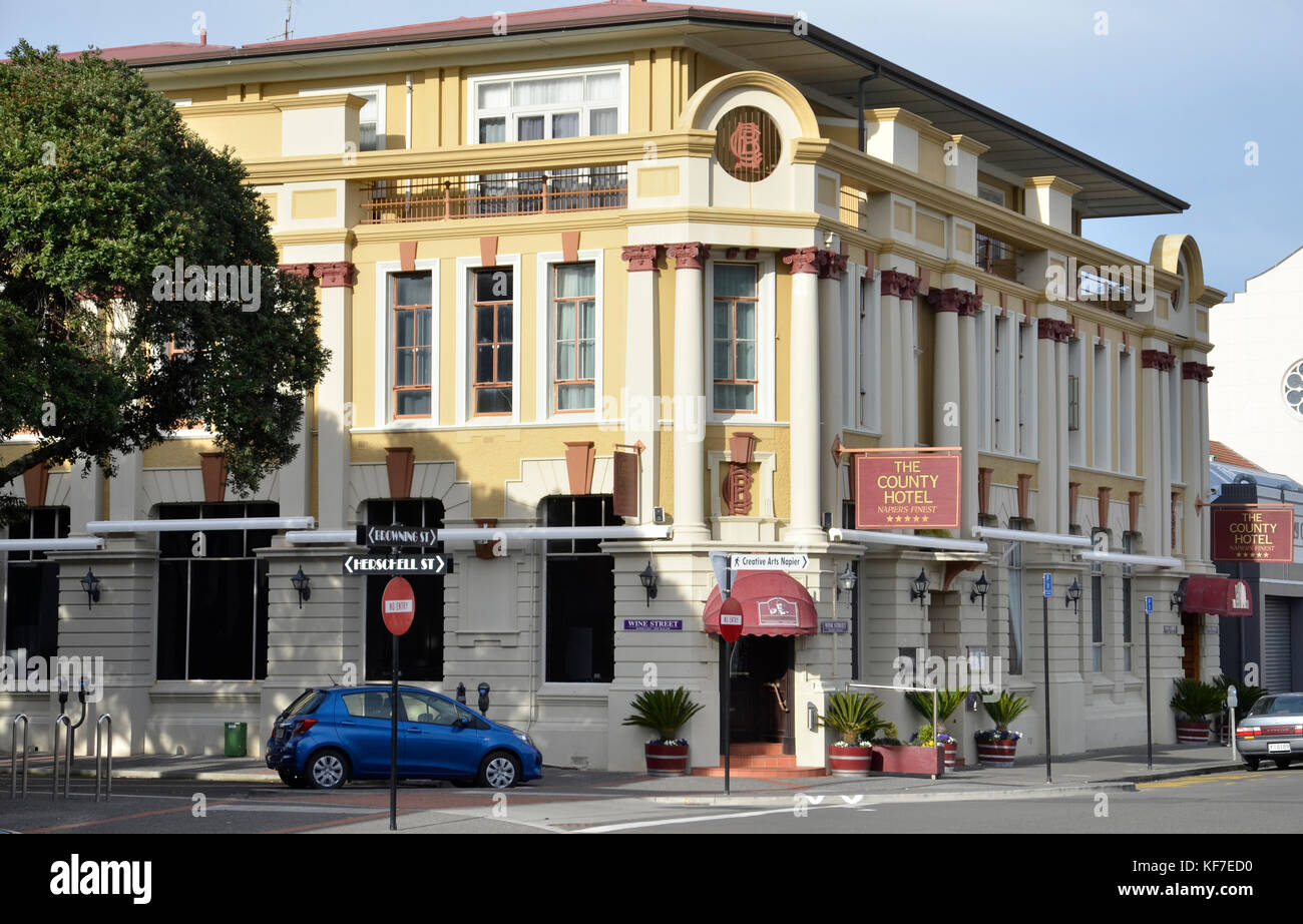 Il County Hotel, un palazzo in stile Liberty in Napier, Nuova Zelanda. La città è stata ricostruita in stile Art Deco dopo un disastroso terremoto . Foto Stock