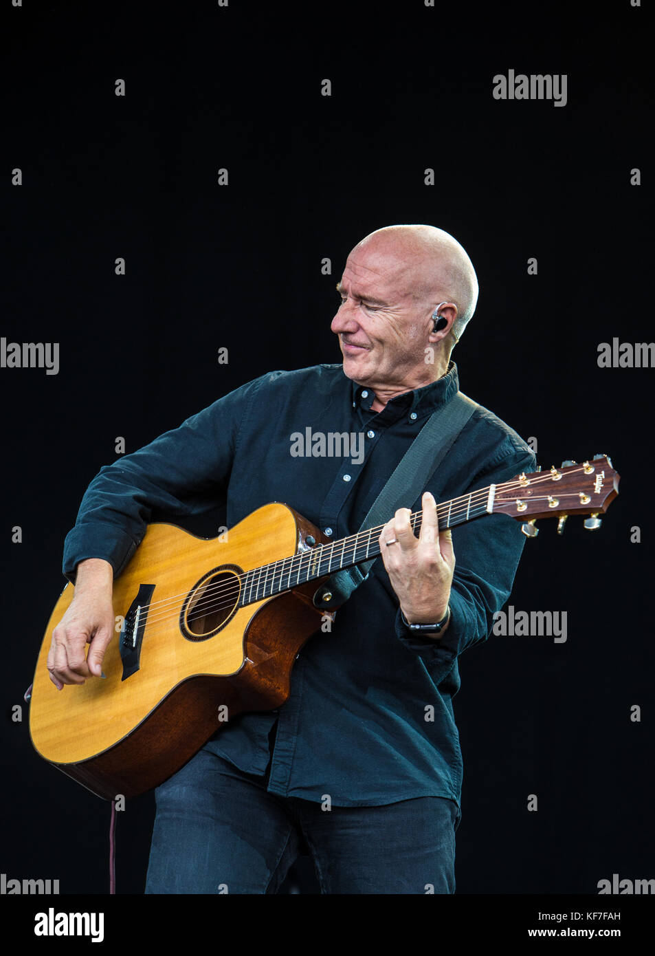 Midge Ure, effettuando al 2017 Cornbury Festival Foto Stock