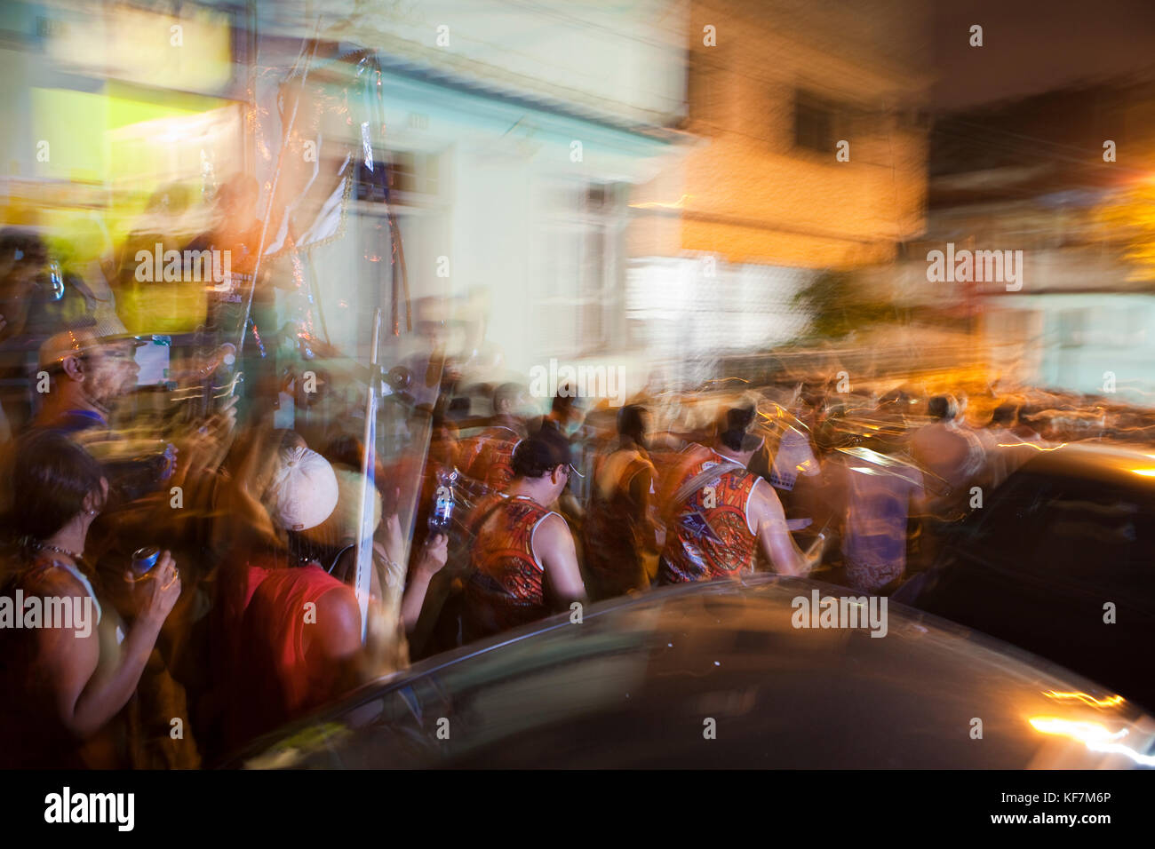 Il Brasile, Rio de Janeiro, individui raccogliere e riprodurre musica a Morro da conceic?un?o, Lapa Foto Stock