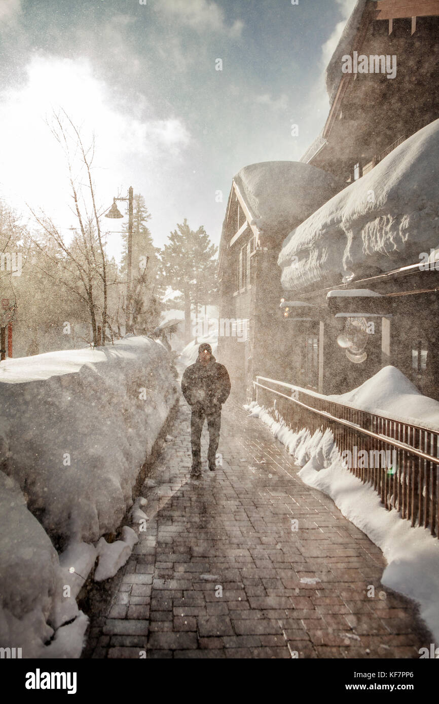 Stati Uniti, California, Mammut, il resort di Mammoth Lakes coperto di neve fresca Foto Stock