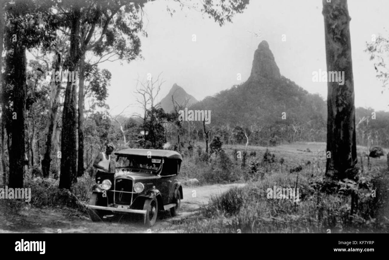 1 132380 Guida attraverso la Glasshouse Mountains District,1935 Foto Stock
