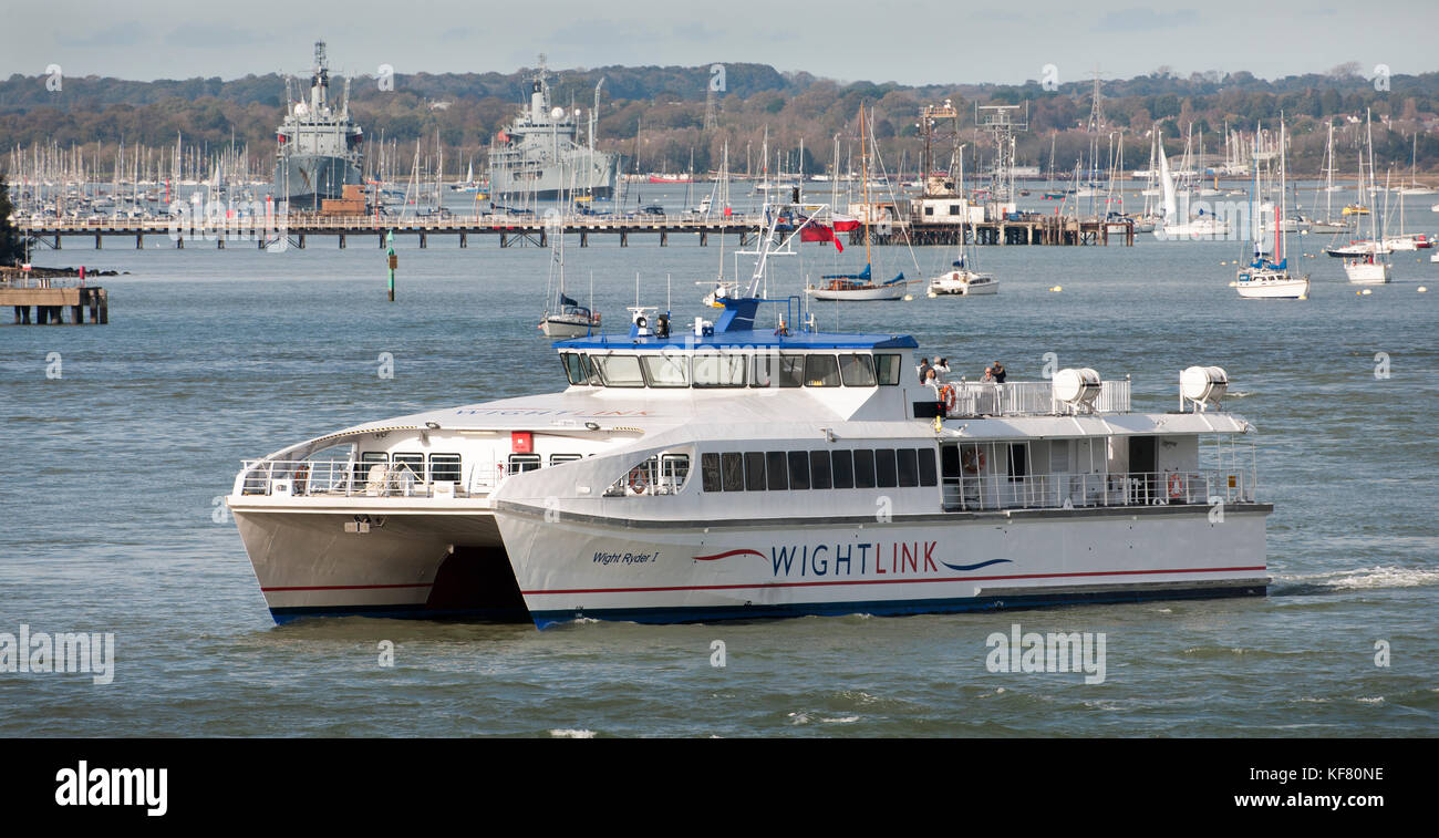 HSC Wight Ryder I - Isola di Wight traghetto passeggeri di proprietà di Wightlink - Portsmouth Porto, Portsmouth, Hampshire, Inghilterra, Regno Unito Foto Stock