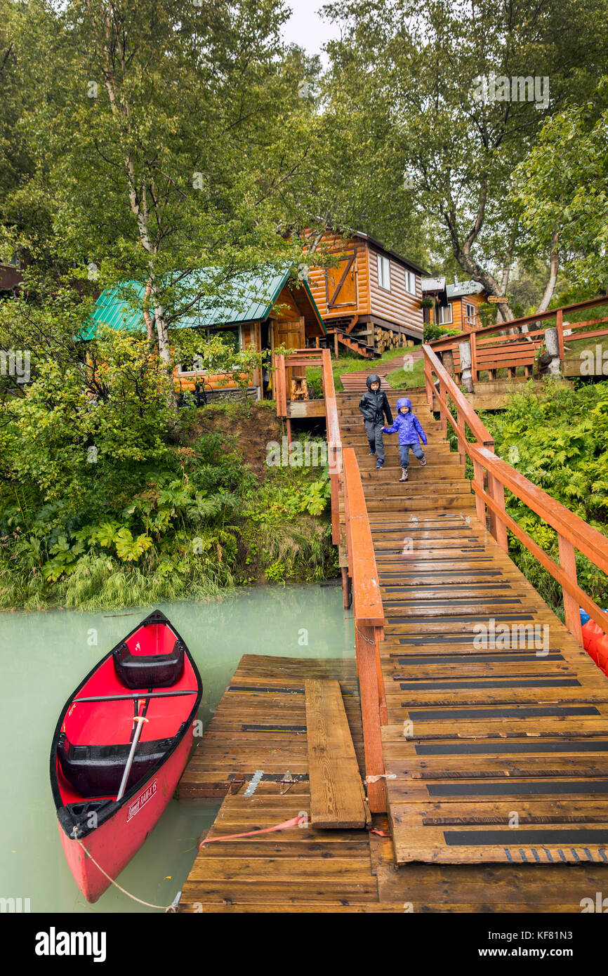 Stati Uniti d'America, Alaska, redoubt bay, grande fiume lago, voce fuori sul dock per prendere il battello per wolverine cove Foto Stock