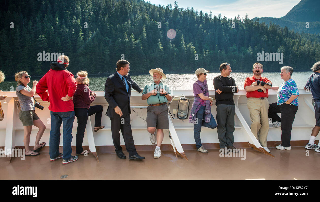 Canada Vancouver, British Columbia, i passeggeri possano godere le viste off Holland America nave da crociera, il oosterdam, mentre si naviga il seymour nar Foto Stock