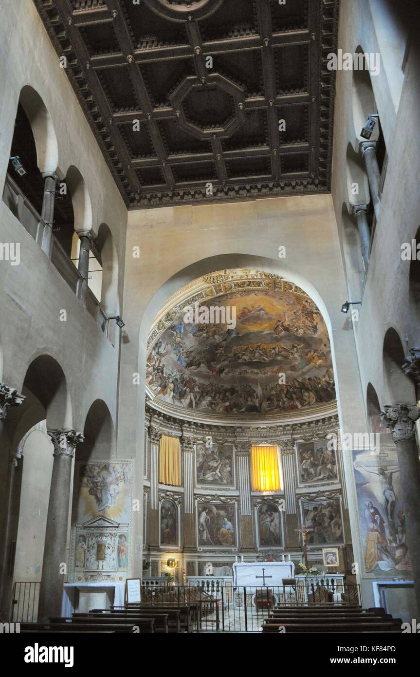 Vista interna della basilica dei Santi Quattro Coronati (quattro Santo incoronato onesin) rione Celio di roma, Italia © Credito fabio mazzarella/sintesi/stock alamy Foto Stock
