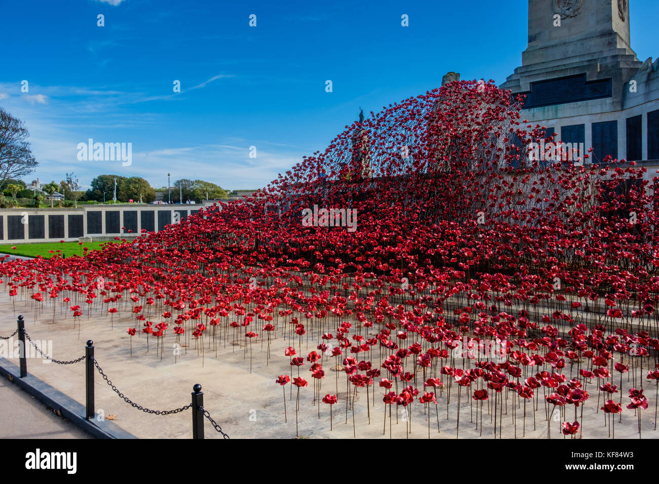 Poppies in Tour, Memoriale di guerra la zappa, Plymouth, Devon, Inghilterra, Regno Unito Foto Stock Poppies in Tour, Memoriale di guerra la zappa, Plymouth, Devon, Inghilterra, Regno Unito Foto Stock