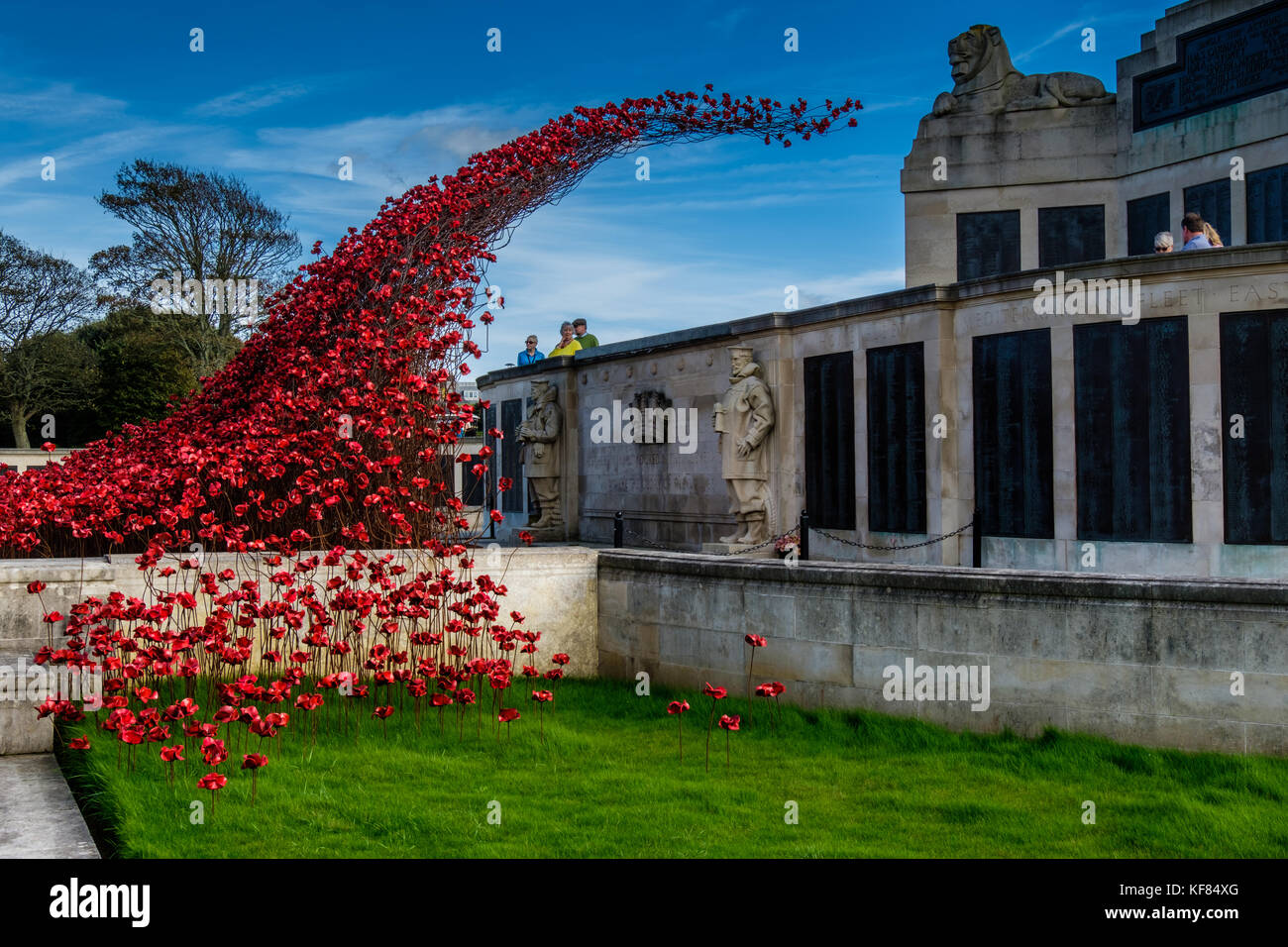 Poppies in Tour, Memoriale di guerra la zappa, Plymouth, Devon, Inghilterra, Regno Unito Foto Stock Poppies in Tour, Memoriale di guerra la zappa, Plymouth, Devon, Inghilterra, Regno Unito Foto Stock