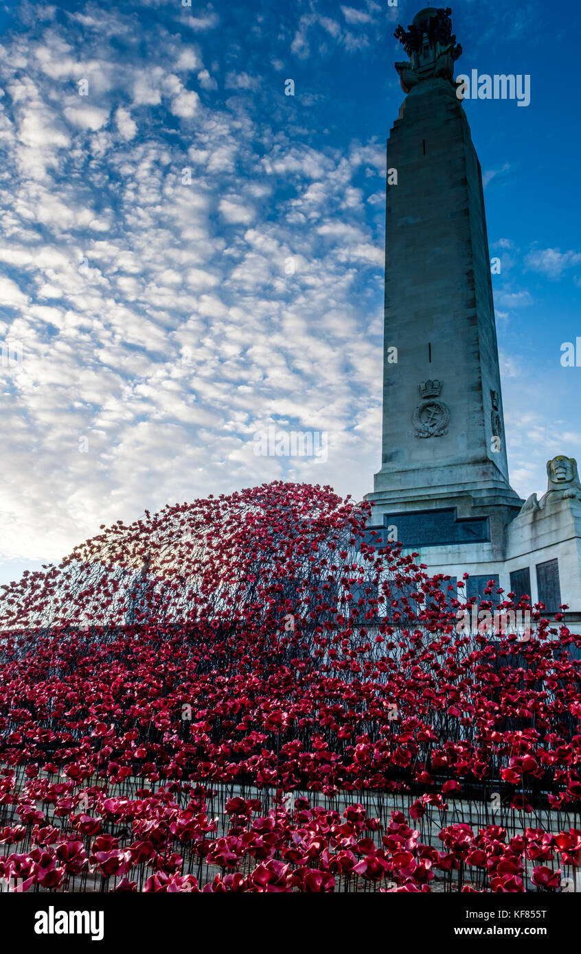 Poppies in Tour, Memoriale di guerra la zappa, Plymouth, Devon, Inghilterra, Regno Unito Foto Stock Poppies in Tour, Memoriale di guerra la zappa, Plymouth, Devon, Inghilterra, Regno Unito Foto Stock
