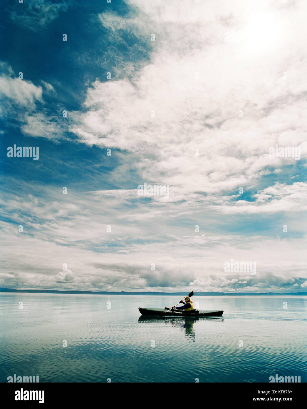 Mongolia, lago khuvsgul, dark blue pearl, kayak, khuvsgul parco nazionale Foto Stock