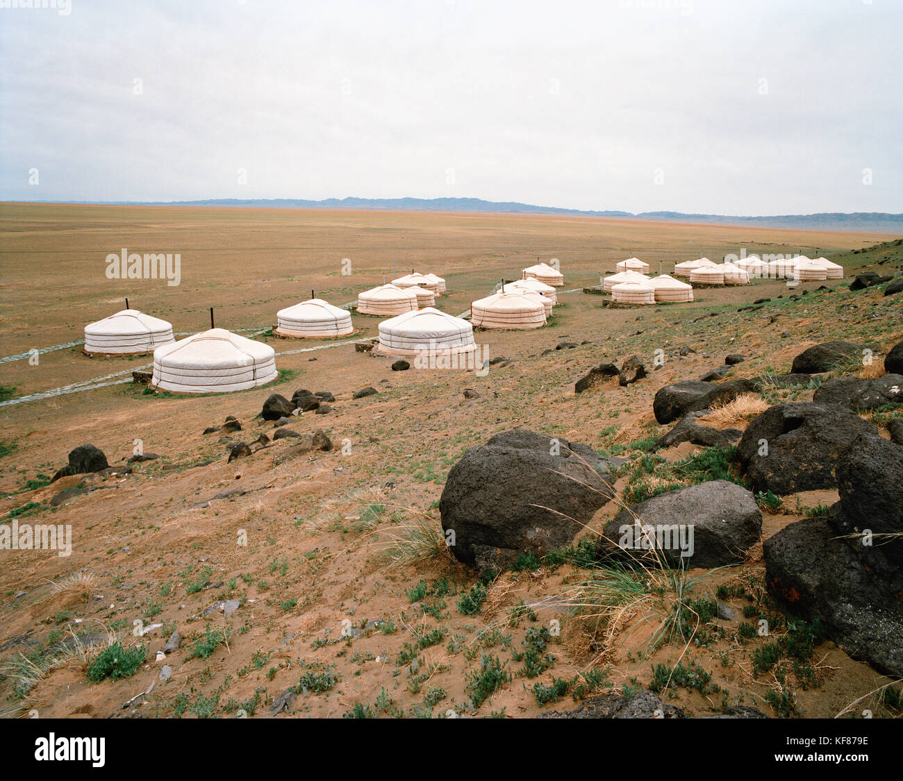 Mongolia, un ger camp in gurvansaikhan national park, tre camel lodge, il Deserto del Gobi Foto Stock