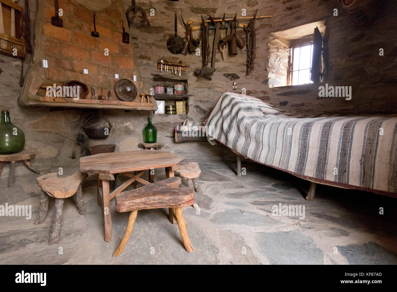 Umile decorazione da un vecchio museo casa rurale a Santa Marta de Magasca (Estremadura, Spagna). Foto Stock