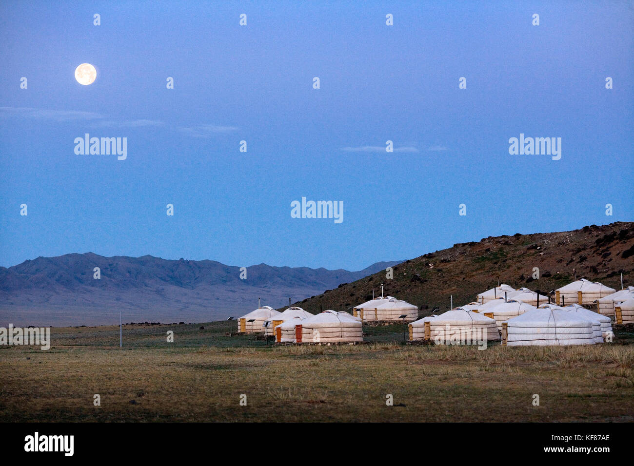 Mongolia, ger camp in gurvansaikhan national park, tre camel lodge, il Deserto del Gobi Foto Stock