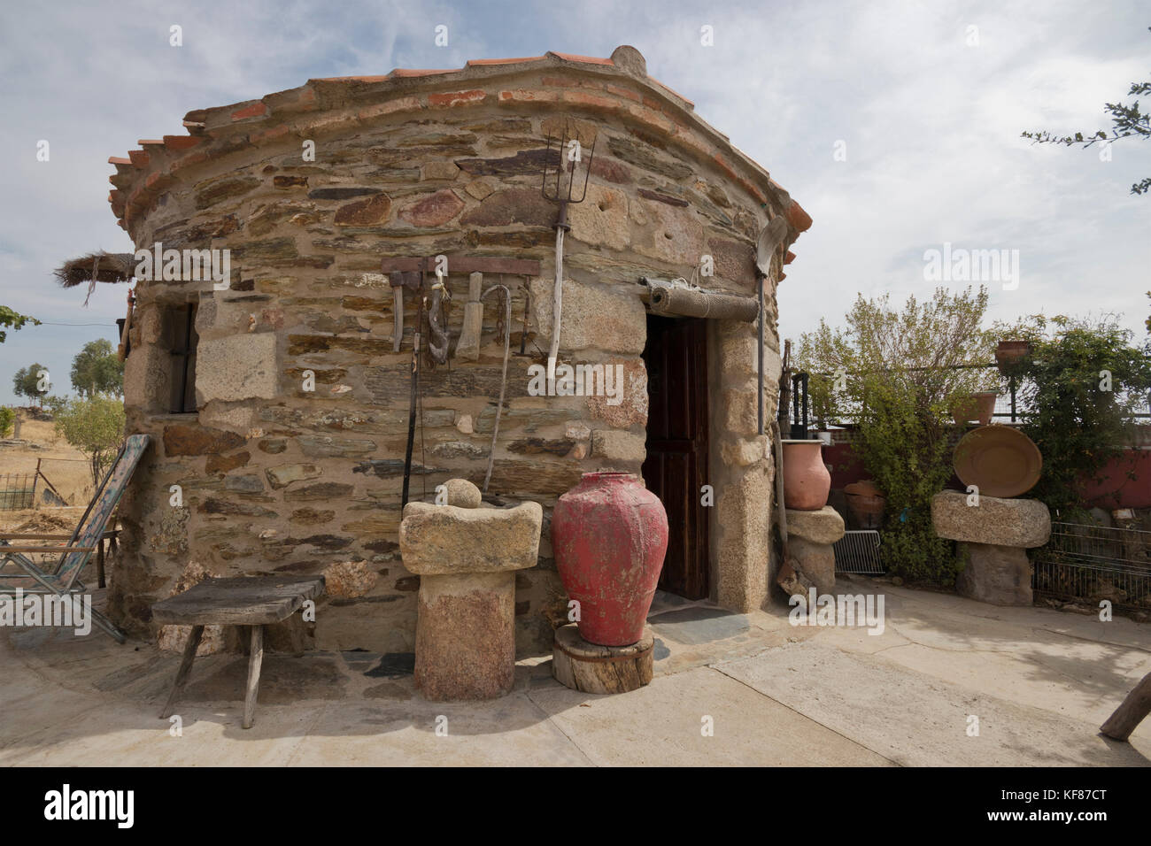 Piccola vecchia rappresentazione di casa dalle città rurali dell'Estremadura (Santa Marta de Magasca, Spagna). Foto Stock