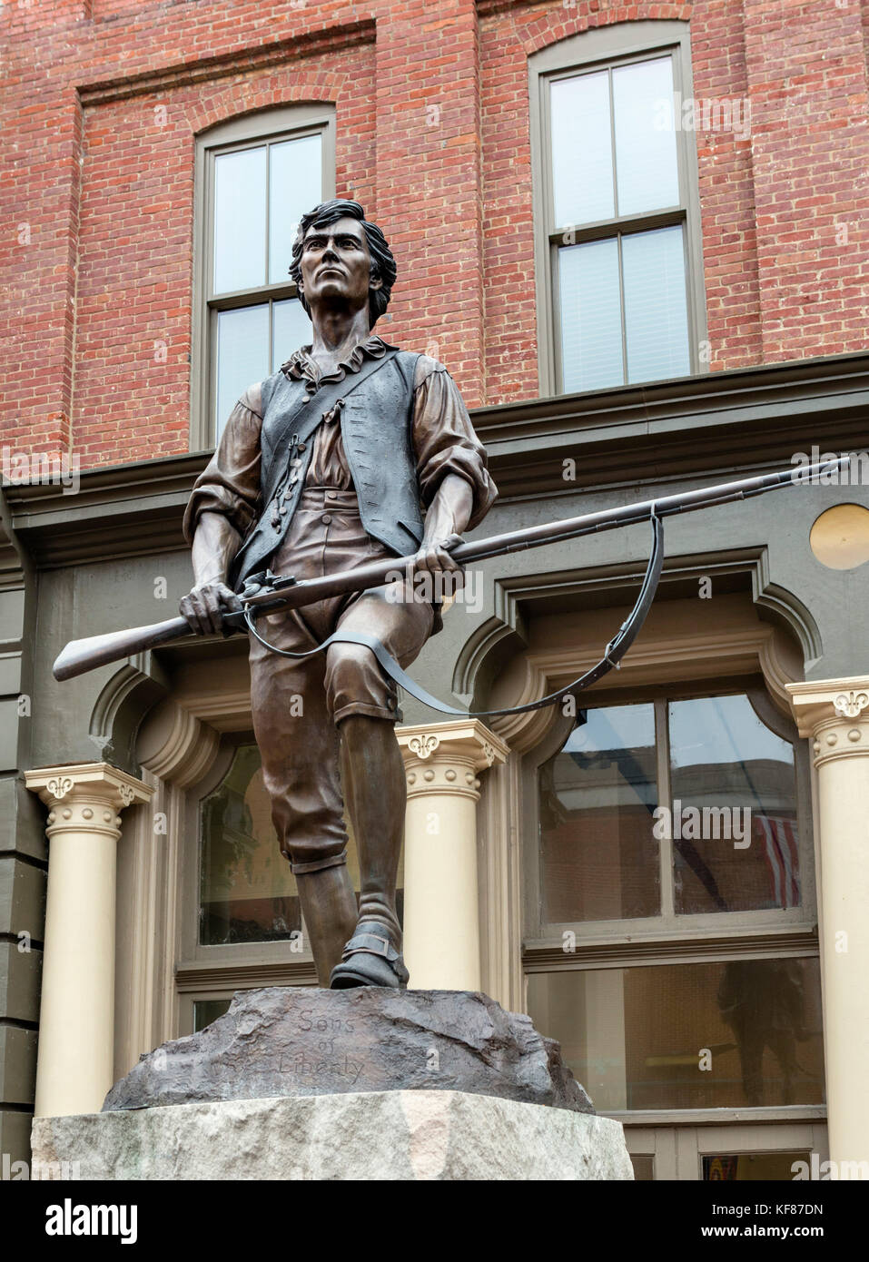 James Muir "ons di Liberty 1775' minuteman statua fuori i Figli della Rivoluzione Americana la società, Main Street, Louisville, Kentucky, Stati Uniti d'America Foto Stock