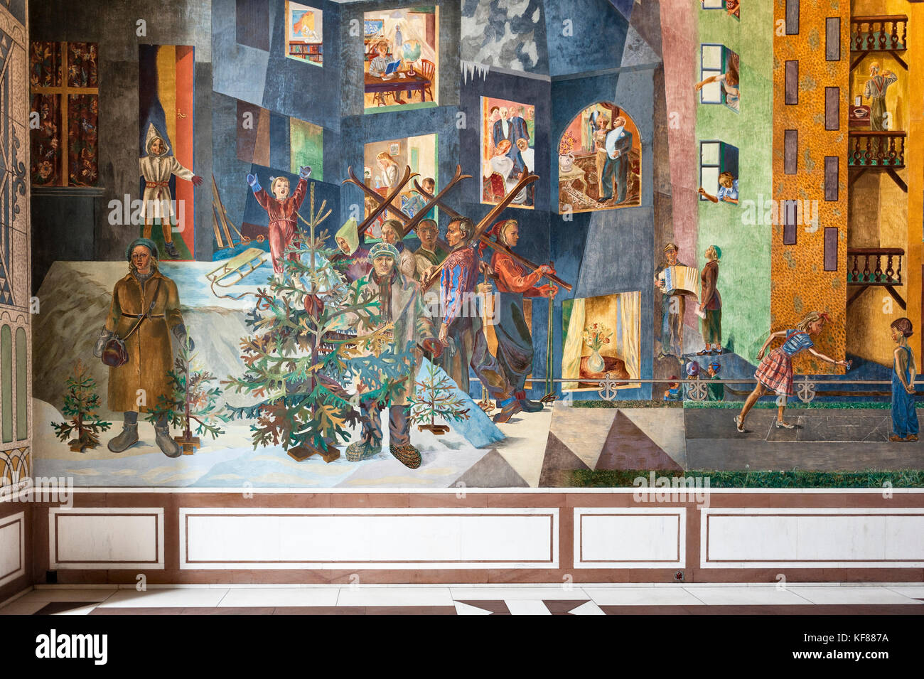 Il Municipio (Radhus), Oslo, Norvegia. La Galleria Est, affrescata da Per Krohg nel 1950 sul tema della città e del Paese attraverso le stagioni Foto Stock