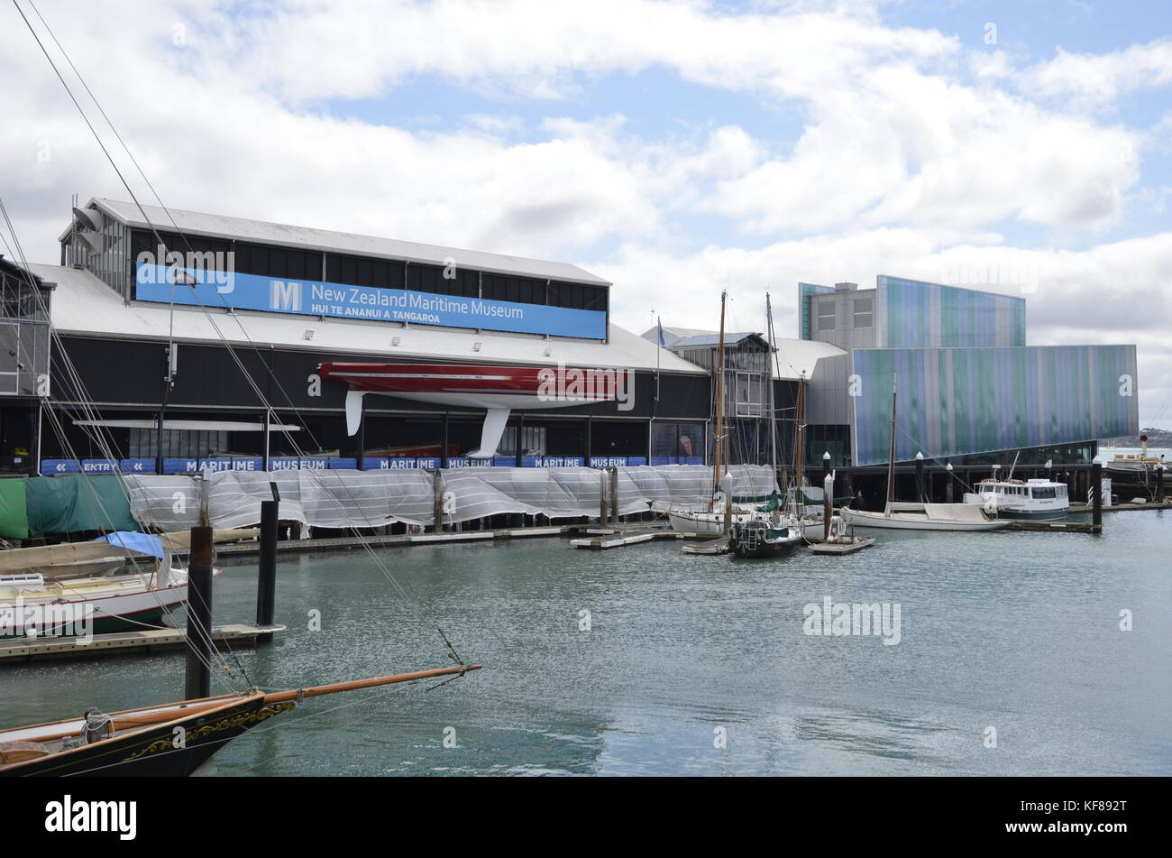 La Nuova Zelanda Maritime Museum al viadotto del porto di Auckland, casa di Sir Peter Blake's Amercias Cup vincendo barca magia nera Foto Stock