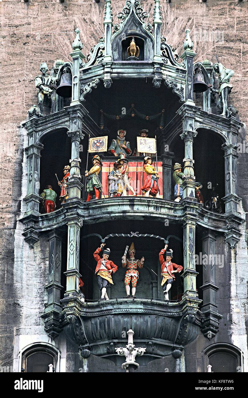 Germania - Monaco, Monaco di Baviera. Dettaglio dell Orologio  (glockenspiel) municipio (Neue Rathaus) decorato con figure in movimento  Foto stock - Alamy