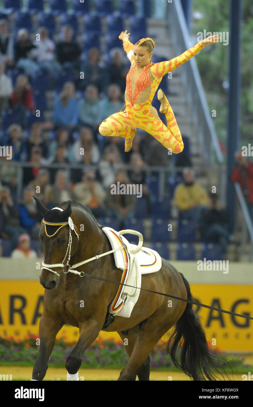 Anja Barwig (GER) - Giochi equestri mondiali, Aachen, - il 25 agosto 2006 Womens singoli Vaulting Freestyle Foto Stock