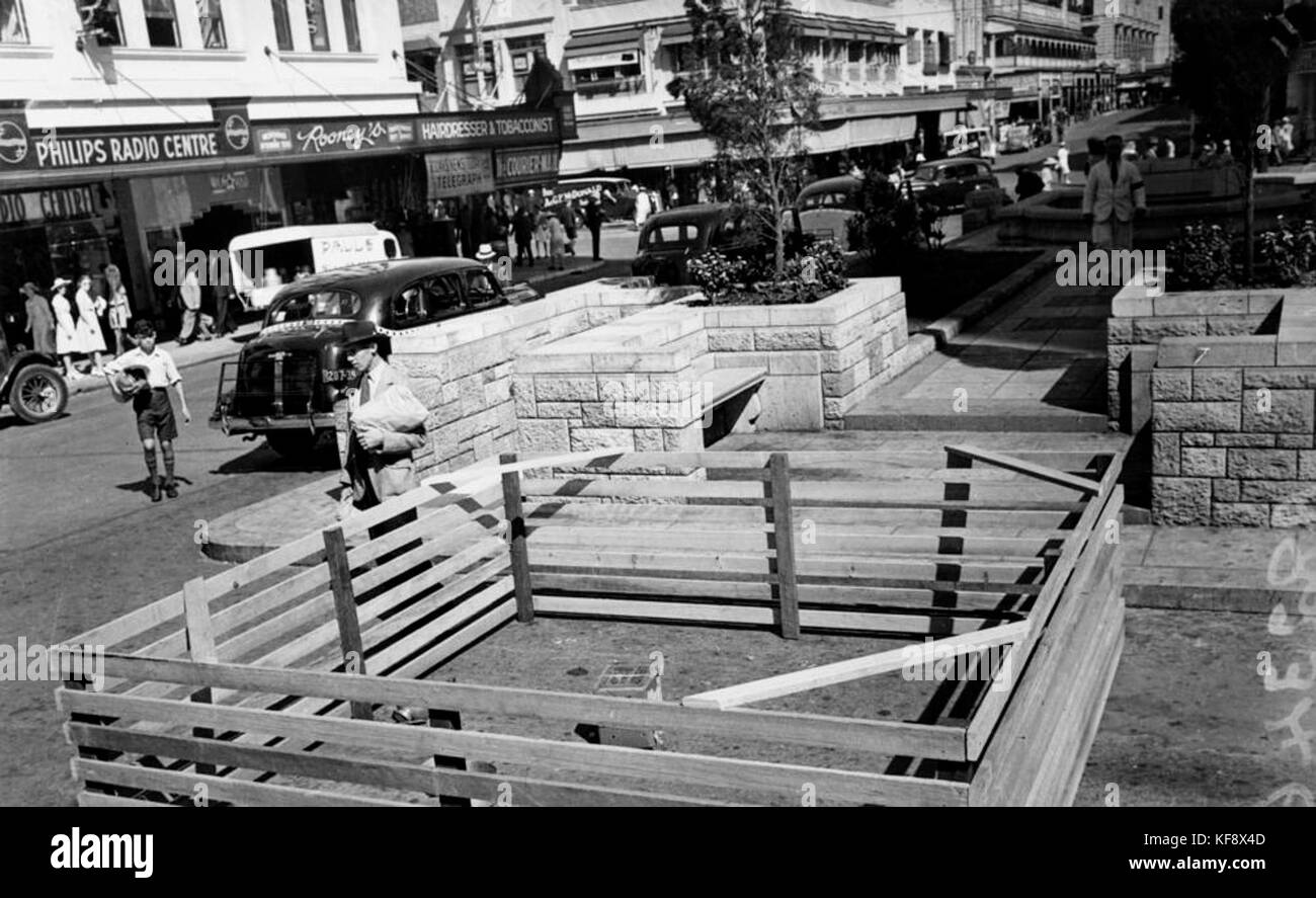 1 enclosure 106664 in King George Square per rottami di alluminio, Brisbane, Gennaio 1942 Foto Stock