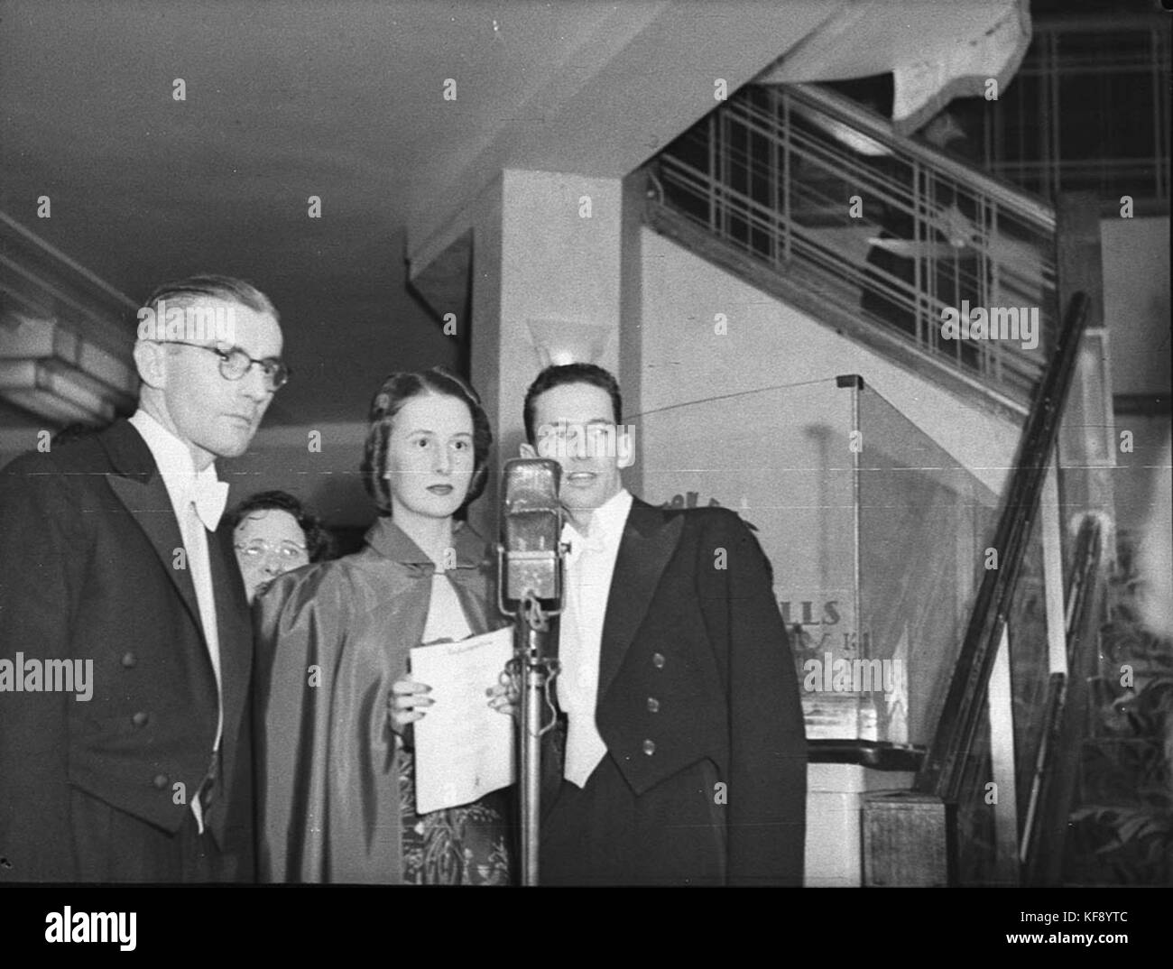 Una fotografia storica del Teatro Vogue, probabilmente tra l'inizio e la metà del XX secolo. L'immagine cattura il design e l'architettura del teatro, una parte significativa della storia dell'intrattenimento locale. Foto Stock